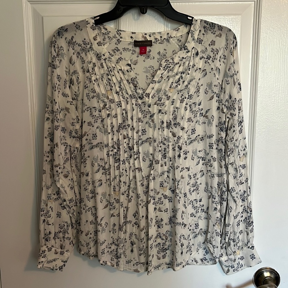 Ladies top by Vince Camuto